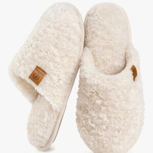 EverFoams Women's Fuzzy Slip-on Slippers Warm Cozy Soft memory foam. Size 7/8